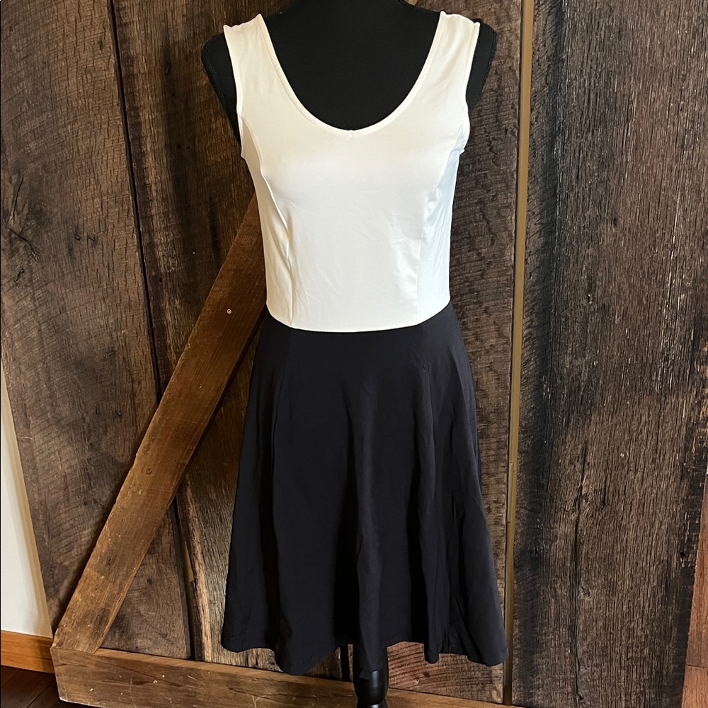 Cynthia Rowley White and Black Dress with Gold Zippered Back